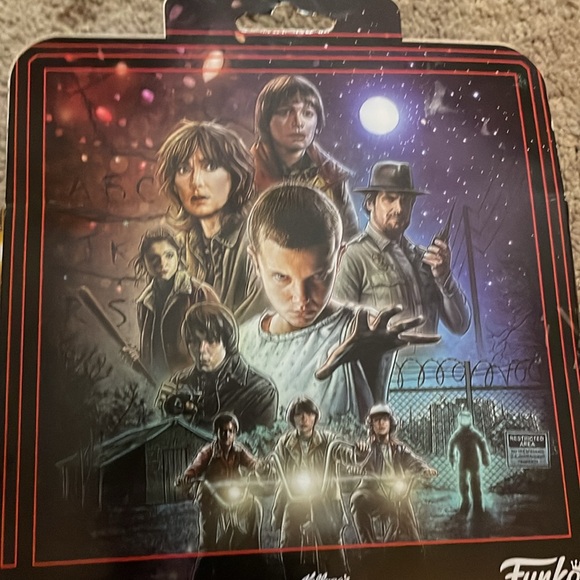 Stranger Things Collectible Funko Action Figure: Mike, Luca, and Eleven - Picture 5 of 6